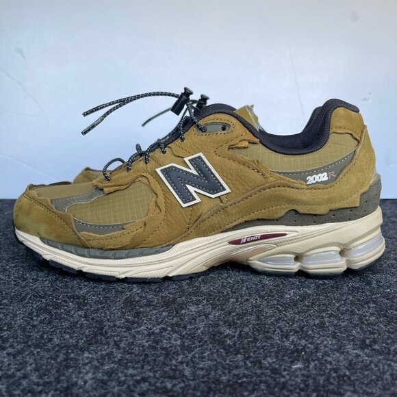 New Balance Athletic Shoes - Tan and Black - Picture 2 of 8